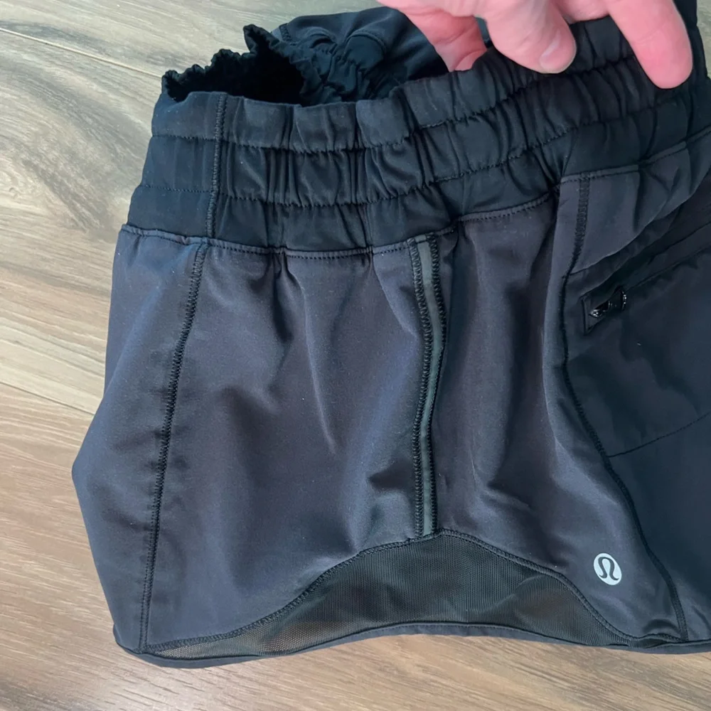 Lululemon Black Hotty Hot Short in Swift fabric